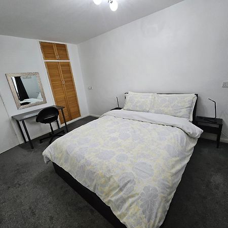 Entire Rental, Easy Reach To Etihad Stadium Manchester Exterior foto